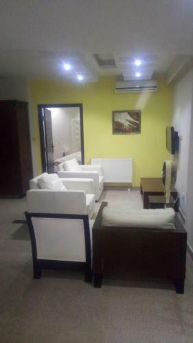 Furnished 2bed Apartment