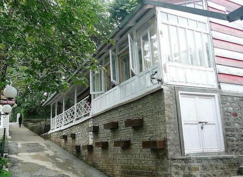 Lodge The Legacy - British Era Cottages