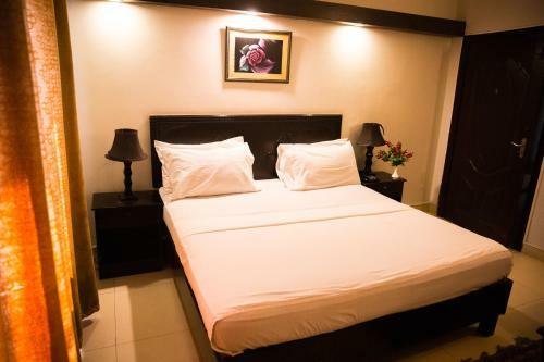 Doves Inn Hotel (branch-1)