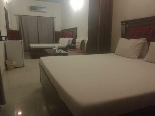 New Doves Inn Hotel ( Branch-2)