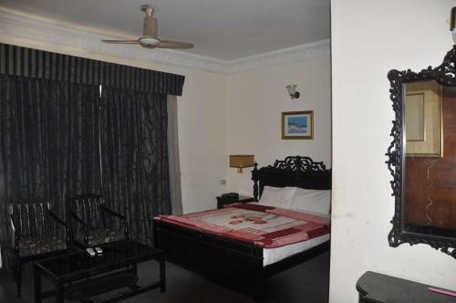 Hostal Travis Luxury Guest House