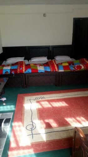 Hostal Rama Midway Guest House