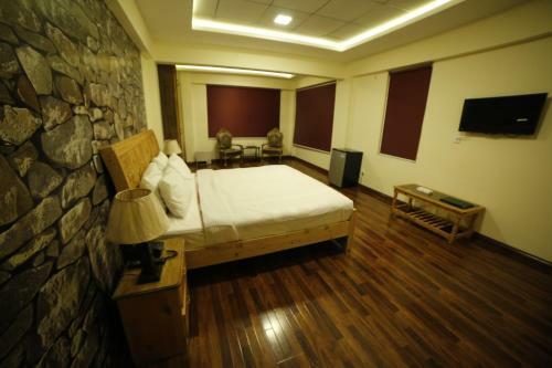 Hotel Chinar Resorts