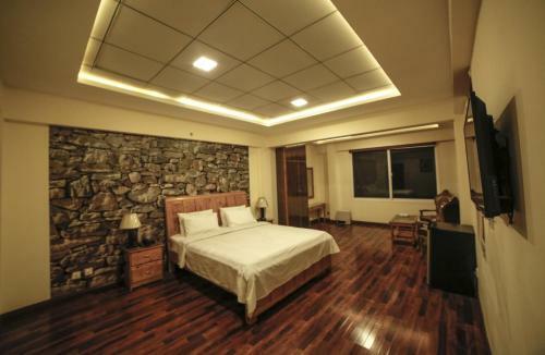 Hotel Chinar Resorts