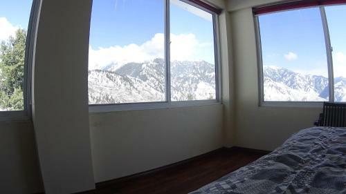 Hotel Chinar Resorts