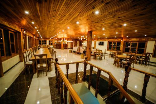 Hotel Chinar Resorts