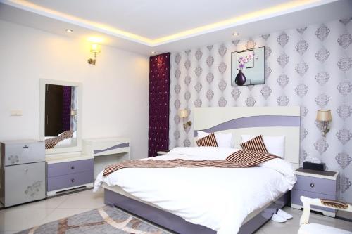 Hotel Safari Club 4