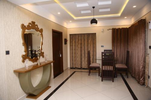 Hotel Safari Club 4