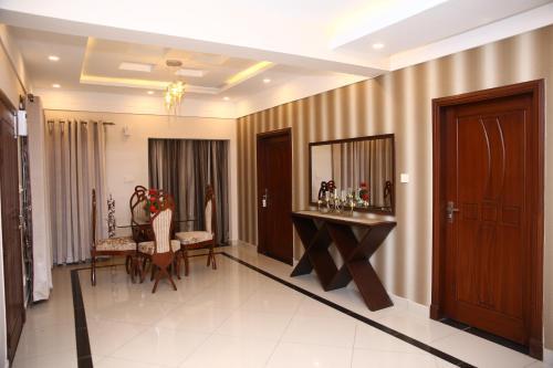 Hotel Safari Club 4