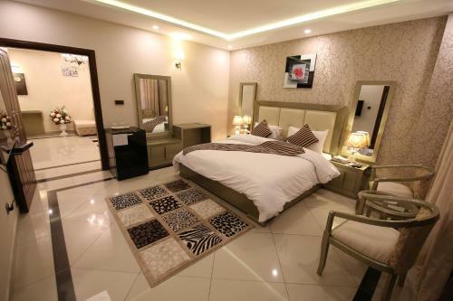 Hotel Safari Club 4