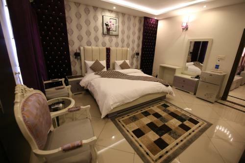 Hotel Safari Club 4