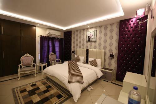 Hotel Safari Club 4