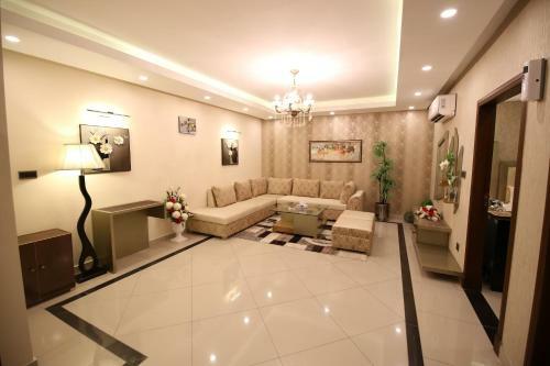 Hotel Safari Club 4