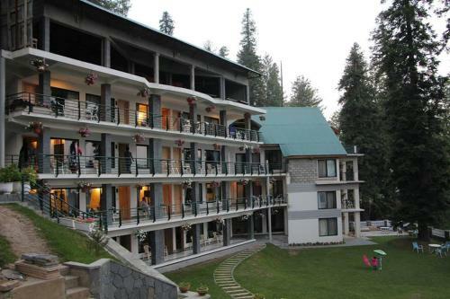 Hotel Summer Retreat