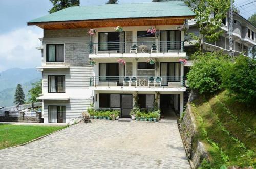 Hotel Summer Retreat