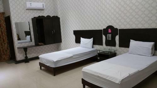 Hotel Sehwan Divine