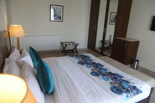 Hostal The Mont Calm