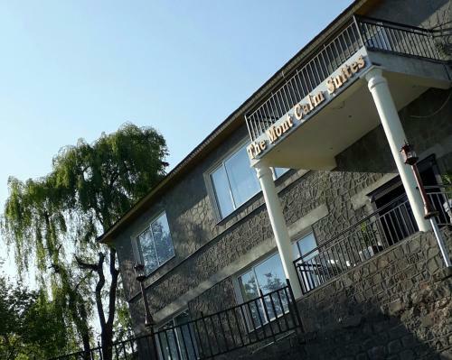 Hostal The Mont Calm