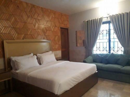 Hostal The Mont Calm