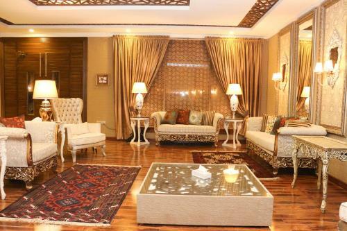 Hotel Shelton Rezidor Swat