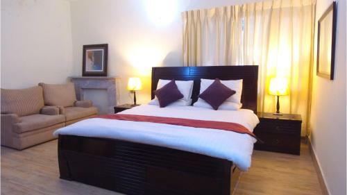 Hotel The Grand @ Gharial