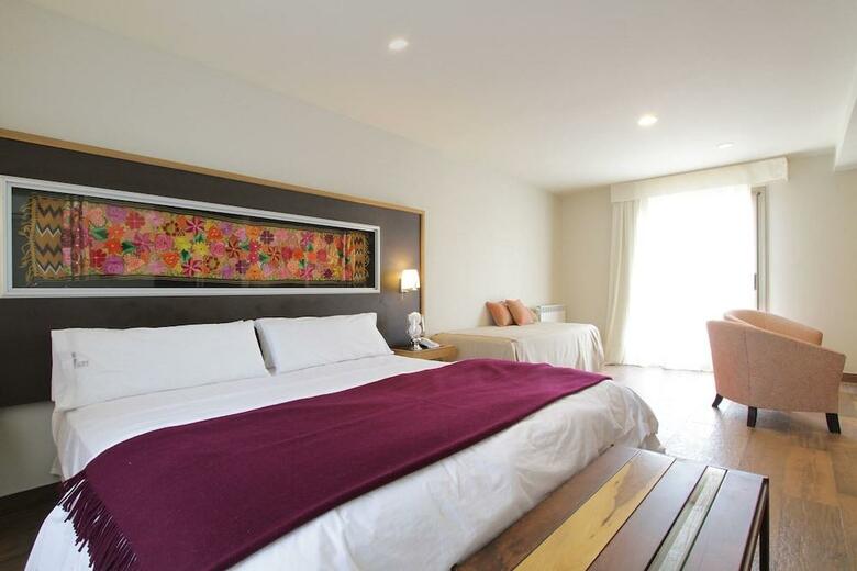 Plaza Paradiso Petit Hotel