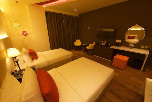 Carnelian By Glory Bower Hotels