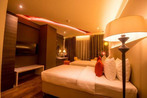 Carnelian By Glory Bower Hotels