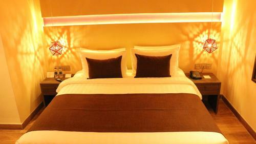 Carnelian By Glory Bower Hotels