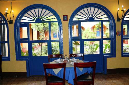 Hotel Los Arcos