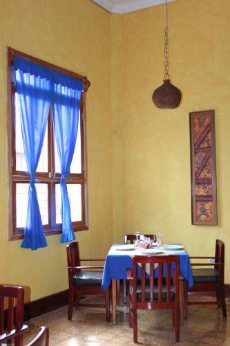 Hotel Los Arcos