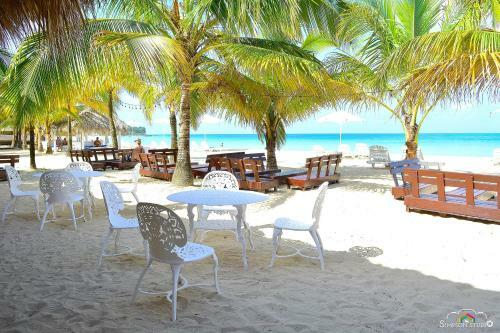 Arenas Beach Hotel