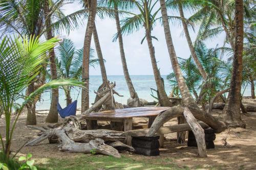 Caba�as En Ensue�os. Right By The Beach!