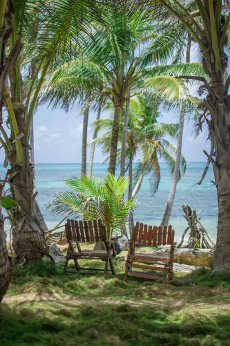 Caba�as En Ensue�os. Right By The Beach!