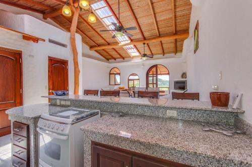 Pelican Eyes: Villa Coral II