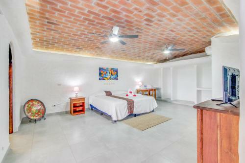 Pelican Eyes: Villa Coral II