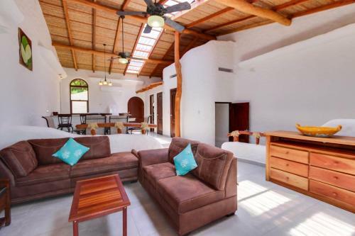 Pelican Eyes: Villa Coral II