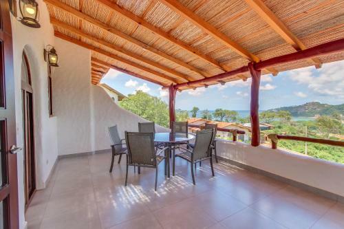 Pelican Eyes: Villa Coral II