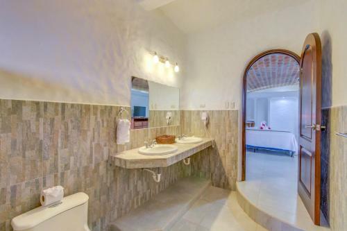 Pelican Eyes: Villa Coral II