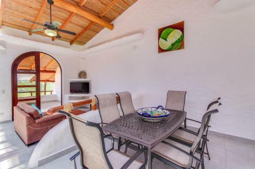 Pelican Eyes: Villa Coral II
