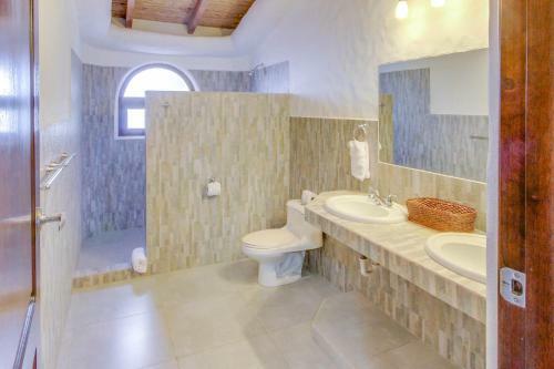 Pelican Eyes: Villa Coral II