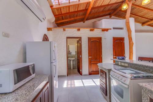 Pelican Eyes: Villa Coral II
