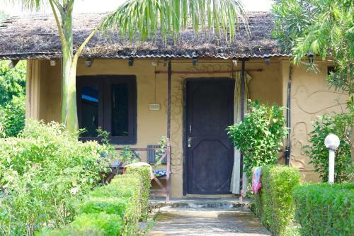 Hotel Bardia Kingfisher Resort
