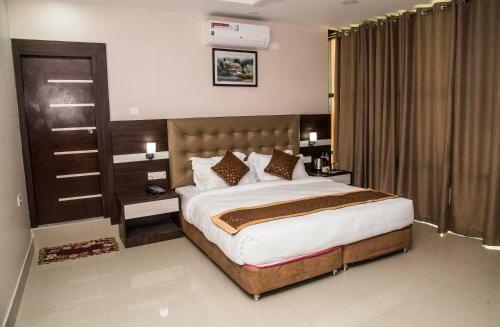 Hotel Gajur Palace