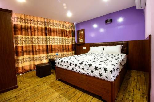 Hotel Everest Holiday Inn
