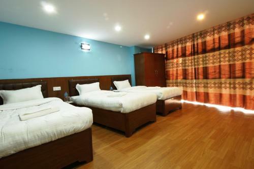 Hotel Everest Holiday Inn