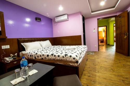 Hotel Everest Holiday Inn