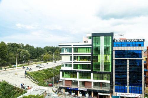 Hotel Everest Holiday Inn