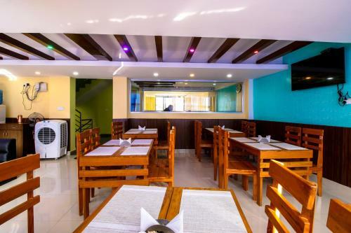 Hotel Everest Holiday Inn