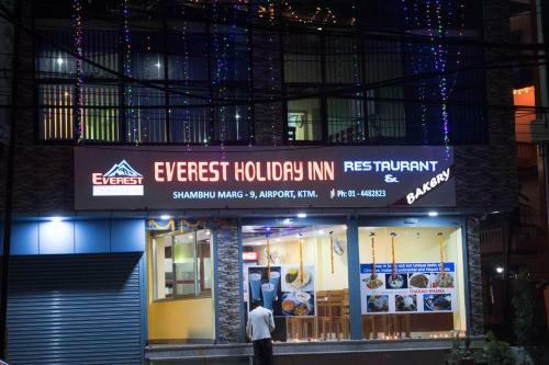 Hotel Everest Holiday Inn